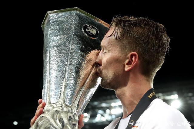 马德里网球公开赛：萨巴伦卡逆转大坂直美晋级八强